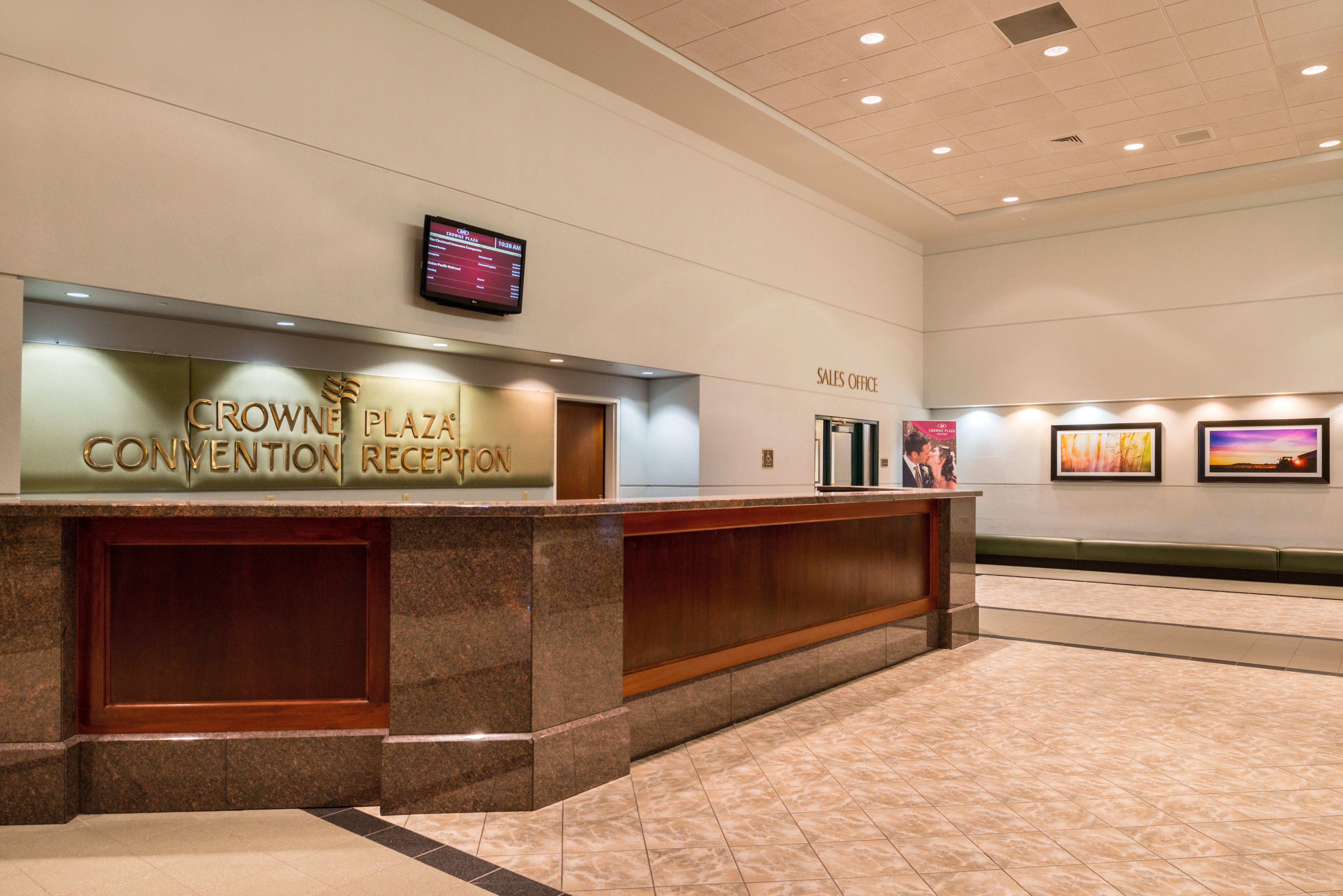 Crowne Plaza Springfield Convention Center By Ihg Hotel Exterior photo