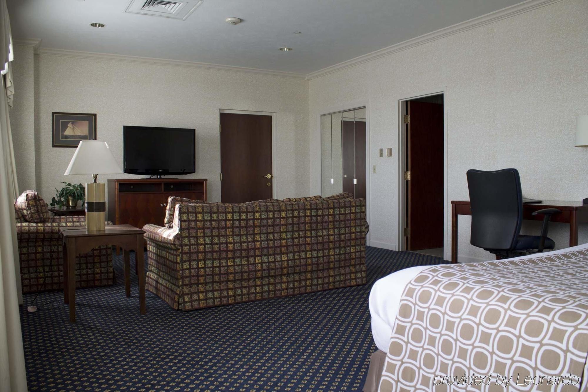 Crowne Plaza Springfield Convention Center By Ihg Hotel Exterior photo